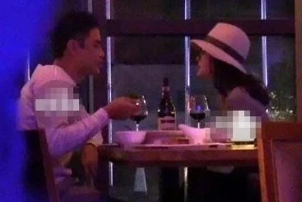 老太婆BBBBB毛多水大,竟被邻居拍到与年轻小伙深夜密会,引发众人热议! 老太婆BBBBB毛多水大,竟被邻居拍到与年轻小伙深夜密会,引发众人热议!