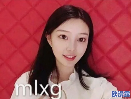 小视频网站：某知名主播被曝与神秘女友同游，引发粉丝热议，背后真相令人惊讶！